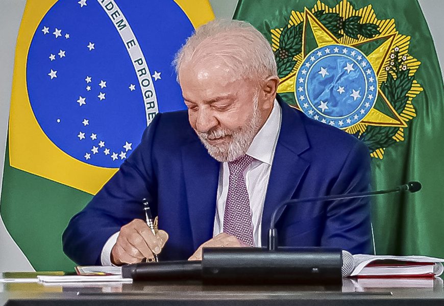 Lula sanciona lei que cria o "PIX Pensão Alimentícia" com transferências automáticas