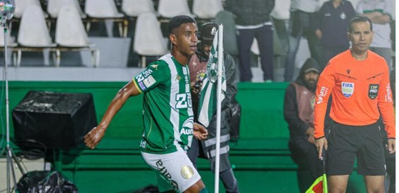 Jogador da Chapecoense sofre múltiplas fraturas, é levado à UTI e passa por cirurgia
