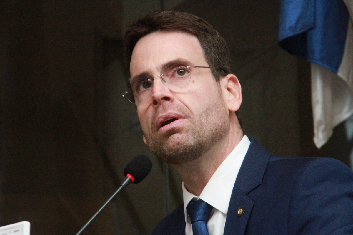 Eduardo Moura denuncia perseguição do PSB e acusa partido de tentar censurar perfis críticos a João Campos